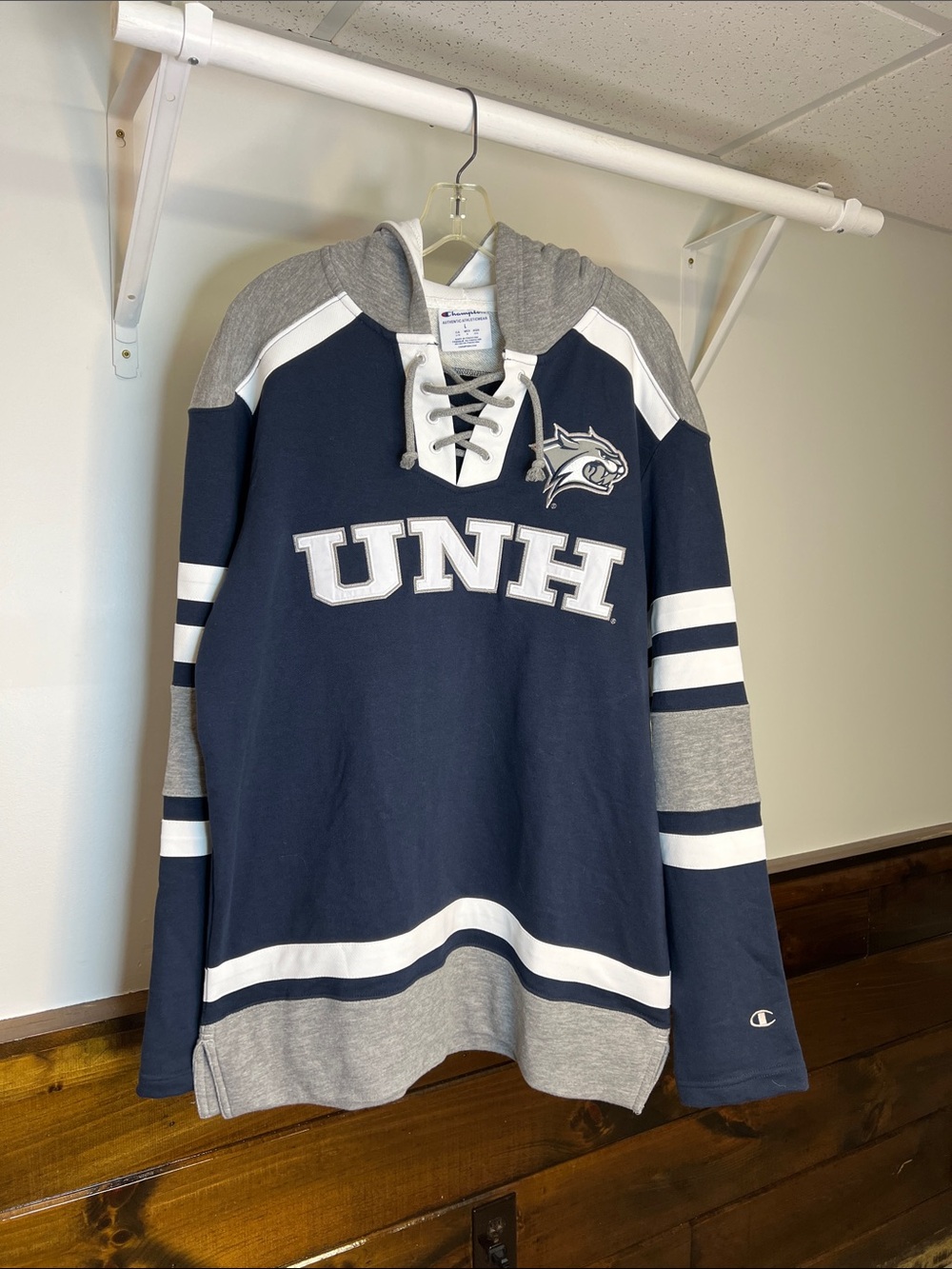 Champion UNH Lace-Up Pullover Hoodie- L